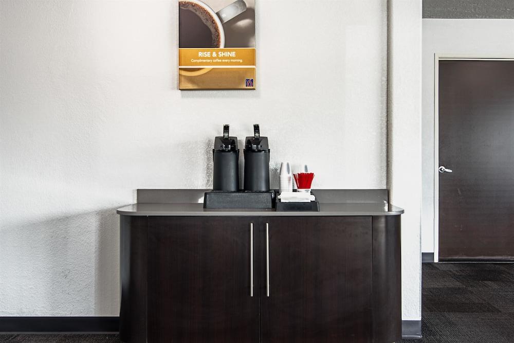 Motel 6 Gresham, Or - Portland エクステリア 写真